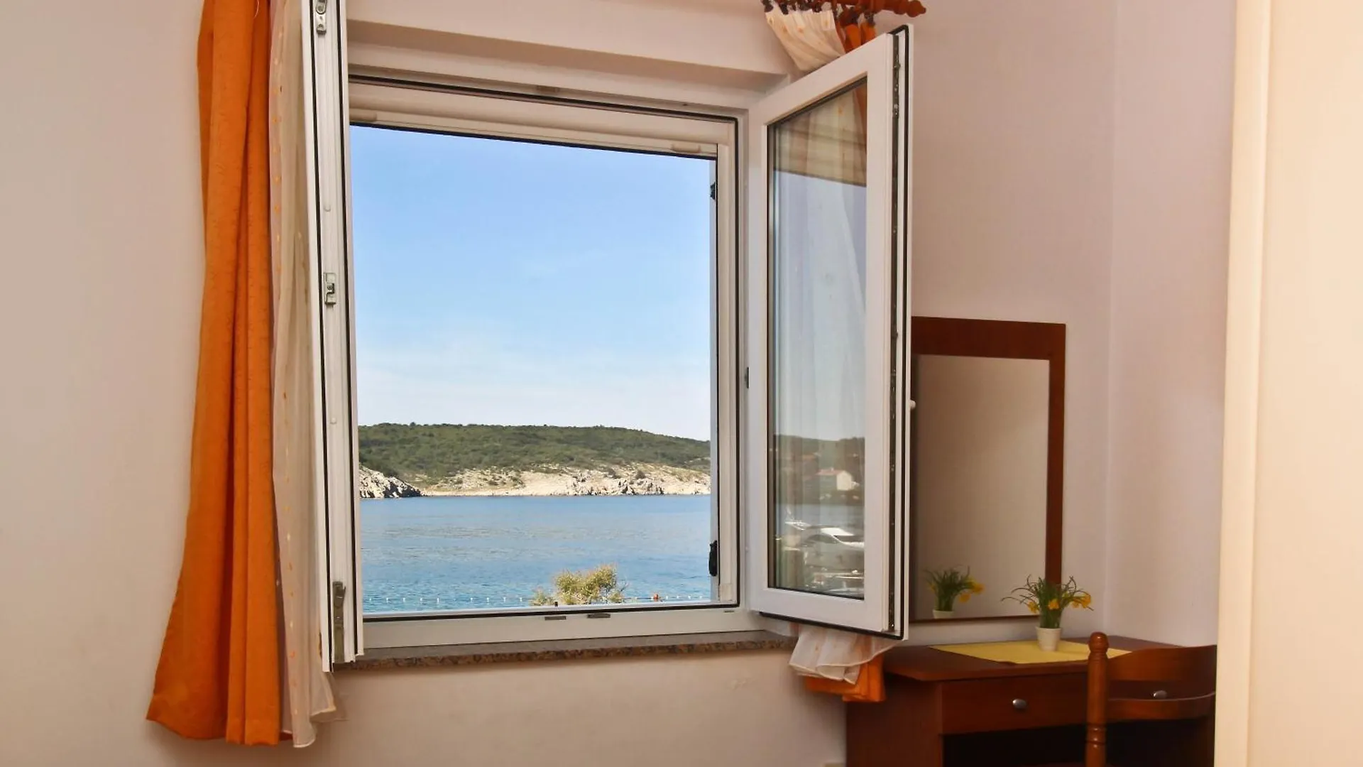 Apartments By The Sea Silo, Krk - 18670 0*, Silo (Krk) Croatia